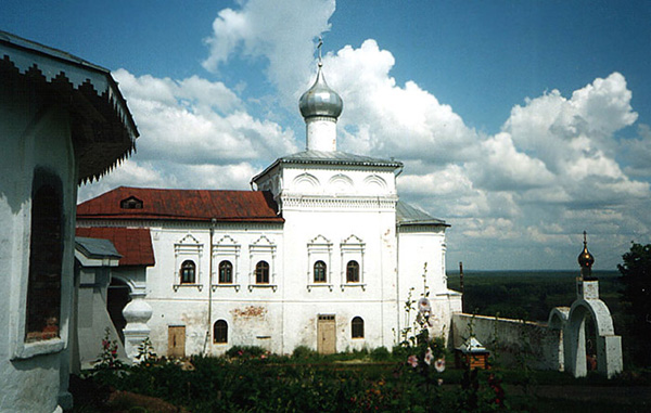 церковь Иоанна Лествичника с настоятельским корпусом 1710 г. в Гороховецком районе Владимирской области фото vgv