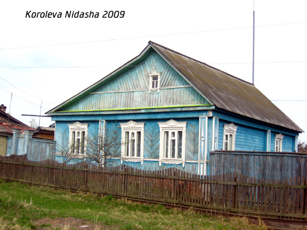 У дома на лавочке в Гусевском районе Владимирской области фото vgv