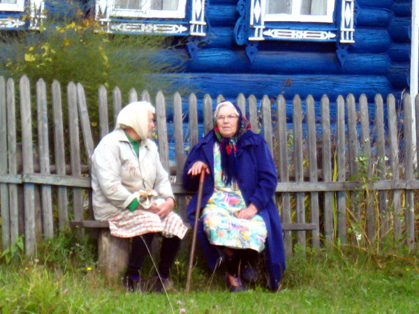 бабушки на лавочке в Камешковском районе Владимирской области фото vgv