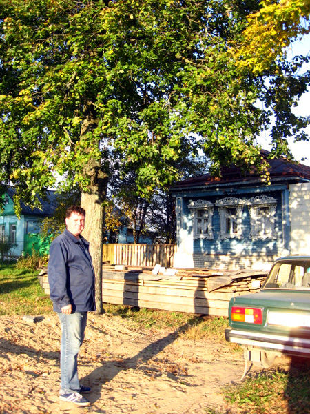 на фоне дома своего в Камешковском районе Владимирской области фото vgv