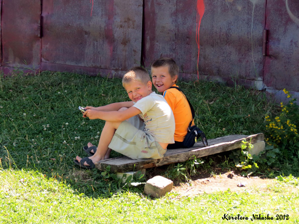Друзья на лавке в Кольчугинском районе Владимирской области фото vgv