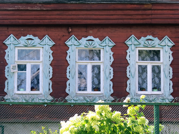 Деревянные наличники 2-й Сосновой дом 7 в Кольчугинском районе Владимирской области фото vgv