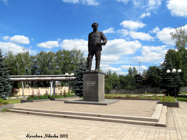 Памятник Серго Орджоникидзе в Кольчугинском районе Владимирской области фото vgv