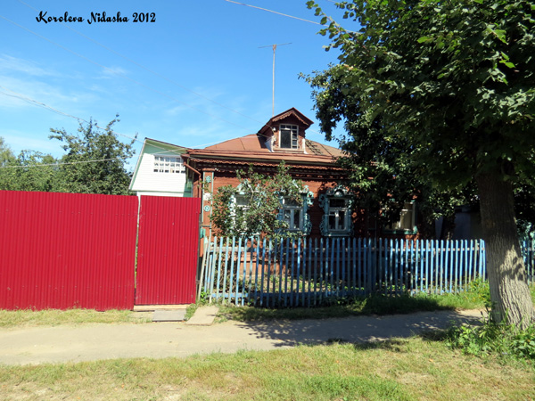 Красивые деревянные резные наличники на Мира 34 в Кольчугинском районе Владимирской области фото vgv
