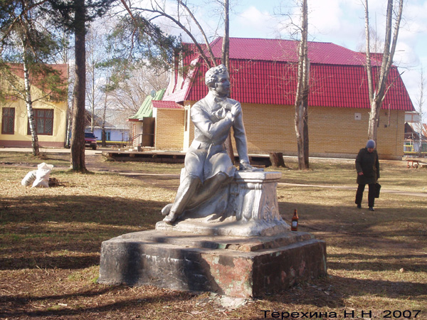 Парк Бавленах на площади Мира у ДК в Кольчугинском районе Владимирской области фото vgv