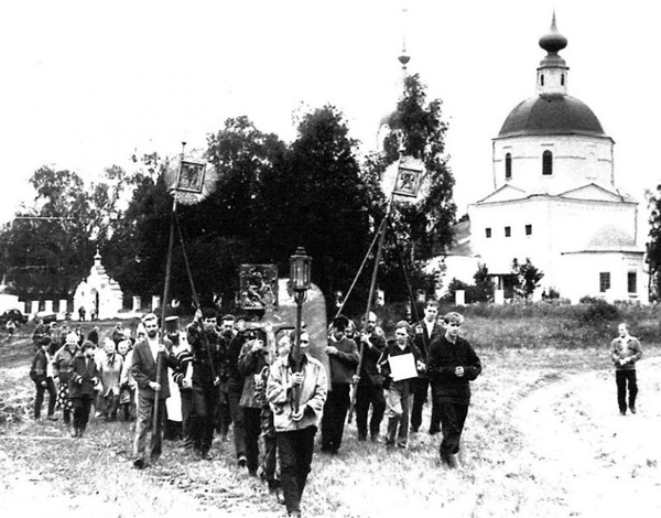 Крестный ход в с. Флорищи конец 20-го века в Кольчугинском районе Владимирской области фото vgv