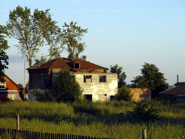 Разрушенный дом купцов Белышевых в с. Зиновьево в Кольчугинском районе Владимирской области фото vgv