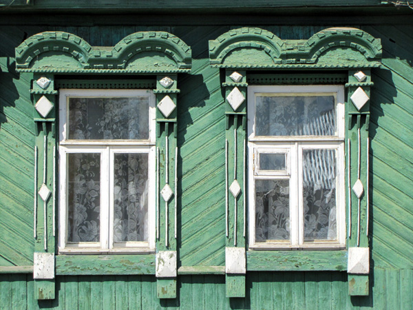 резные наличники на Ковровской улице у дома 42 в Ковровском районе Владимирской области фото vgv