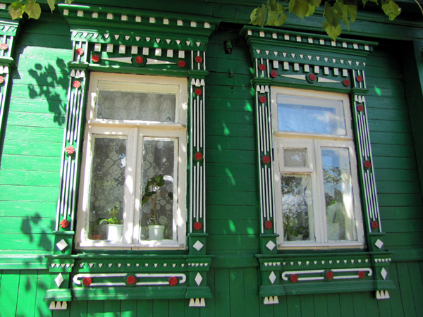 Деревянные наличники дома 44 на улице Ковровская в Ковровском районе Владимирской области фото vgv