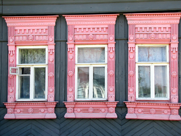 Деревянные наличники на Ковровской 57 в Ковровском районе Владимирской области фото vgv