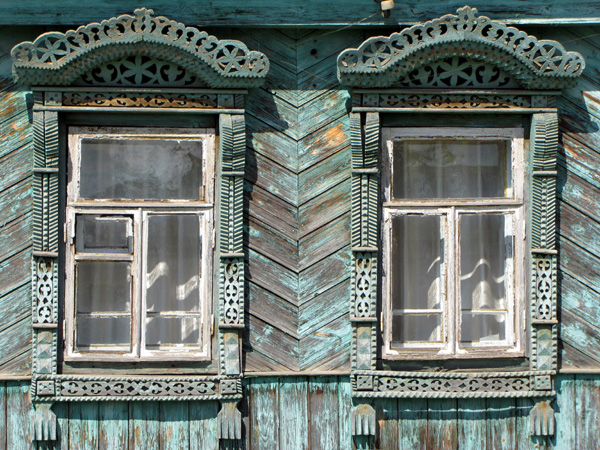 Деревянные резные наличники на Ковровской 68 в Ковровском районе Владимирской области фото vgv