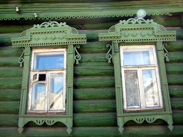 Деревянные резные наличники на улице Комиссарова 57 в Ковровском районе Владимирской области фото vgv