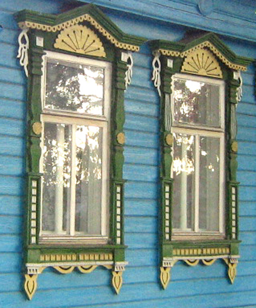 Деревянные наличники на улице Правлы 47 в Ковровском районе Владимирской области фото vgv
