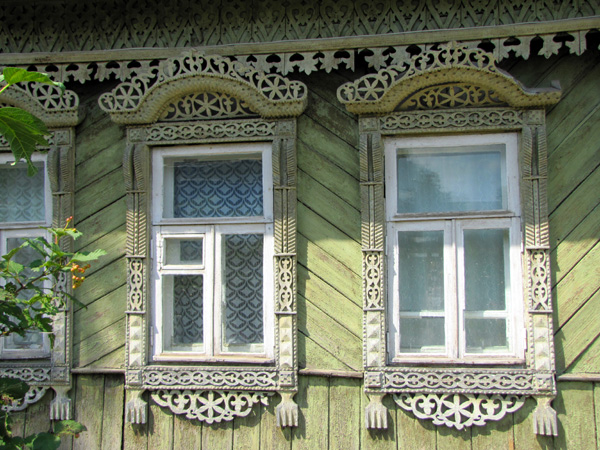 Деревянные резвные наличники на Северной 34 в Ковровском районе Владимирской области фото vgv