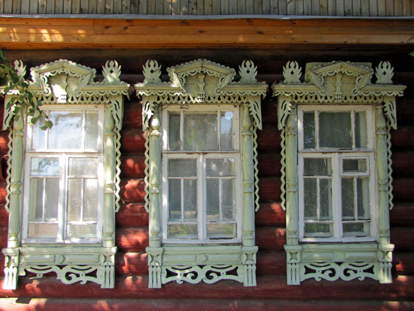 Деревянные наличники на Суворова 74 в Ковровском районе Владимирской области фото vgv