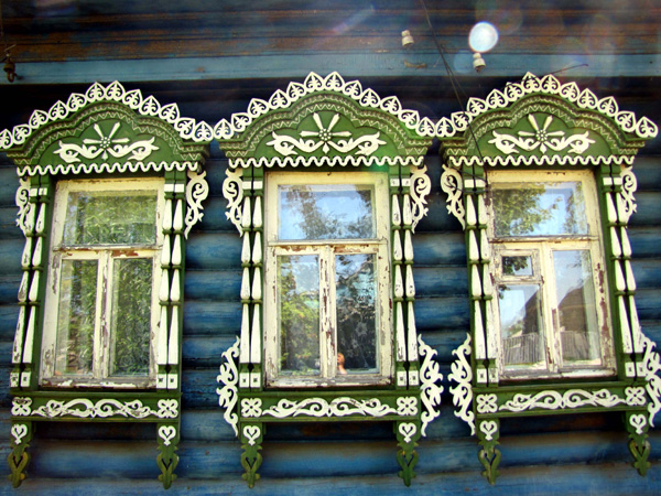 Деревянные наличники на Суворова 95 в Ковровском районе Владимирской области фото vgv