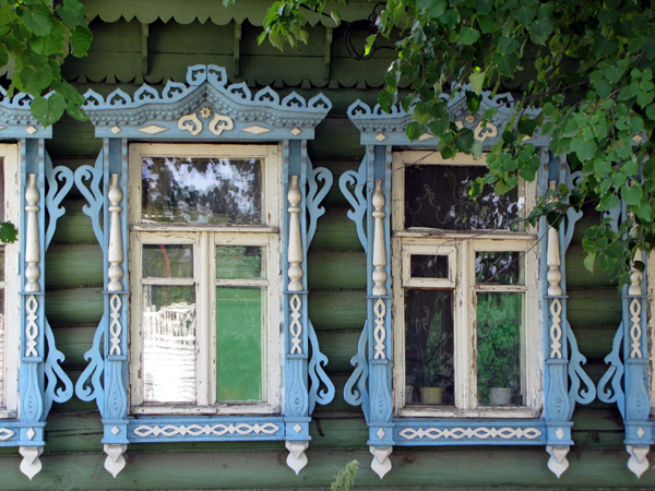 Деревянные наличники на Текстильной 33 в Ковровском районе Владимирской области фото vgv