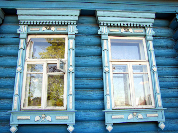 Деревянные резные наличники на Челюскинцев 22 в Ковровском районе Владимирской области фото vgv