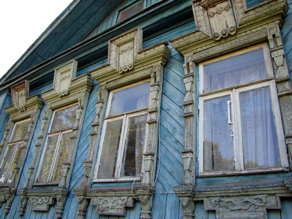 резные наличники дома 70 на улице Челюскинцев в Ковровском районе Владимирской области фото vgv