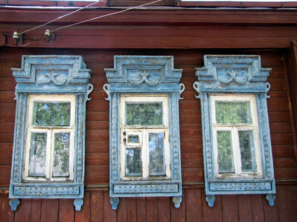 Деревянные наличники на Челюскинцев 210 в Ковровском районе Владимирской области фото vgv