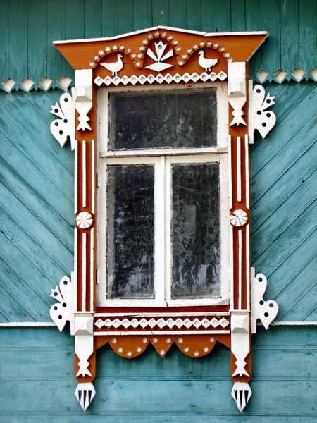 Деревянные наличники дома 73 на улице Зои Космодемьянской в Ковровском районе Владимирской области фото vgv