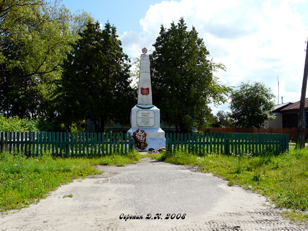 памятник погибшим в ВОВ в Малышево в Селивановском районе Владимирской области фото vgv