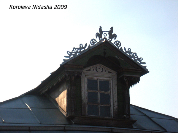 слуховое окно Петушки 10 дома на улице Гоголя в Собинке в Собинском районе Владимирской области фото vgv