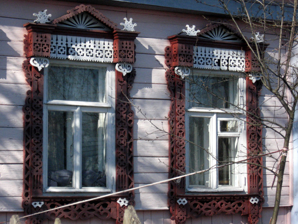 деревянные резные наличники на Заречной 3 в Собинке в Собинском районе Владимирской области фото vgv