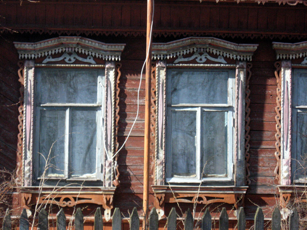 резные наличники на Заречной 4 в Собинке в Собинском районе Владимирской области фото vgv