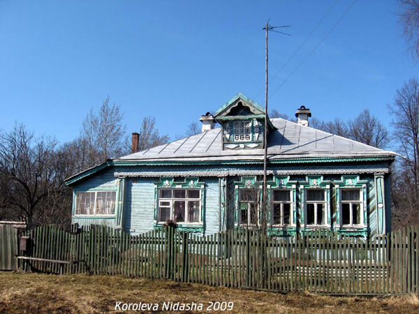 деревянные резные наличники дома 9 на улице 8-го Марта в Собинке в Собинском районе Владимирской области фото vgv