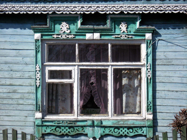 деревянные резные наличники дома 9 на улице 8-го Марта в Собинке в Собинском районе Владимирской области фото vgv