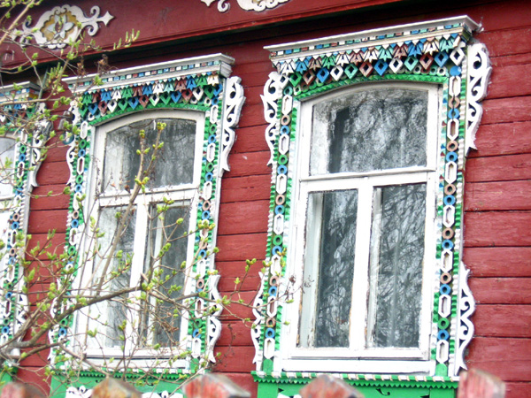 деревянные резные наличники на Советской 7 в Собинке в Собинском районе Владимирской области фото vgv