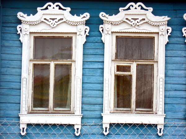 деревянные резные наличники на Беловодской 3 в Собинке в Собинском районе Владимирской области фото vgv