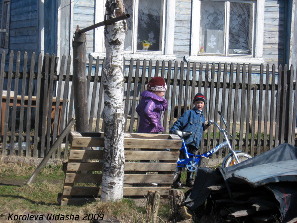 Детишки у дома 19 по ул. Текстильной в Собинском районе Владимирской области фото vgv