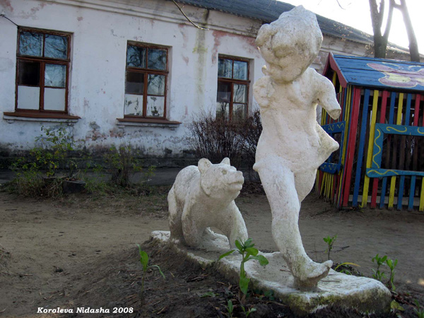 Скульптурная группа в детском саду 12 в Собинском районе Владимирской области фото vgv