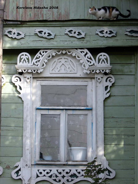 деревянные резные наличники украшенные киской в Собинском районе Владимирской области фото vgv