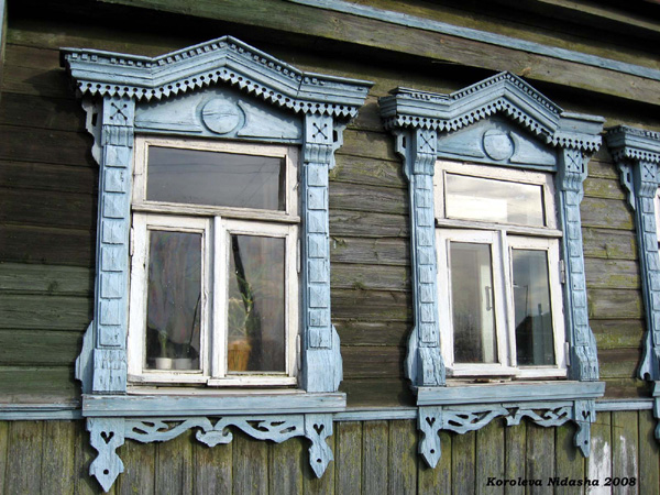 деревянные резные наличники на Кроасноармейской 34 в Лаконске в Собинском районе Владимирской области фото vgv