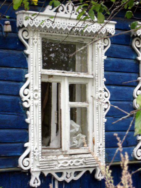 деревянные наличники дома 17а на улице Леснгая в Лакинске в Собинском районе Владимирской области фото vgv
