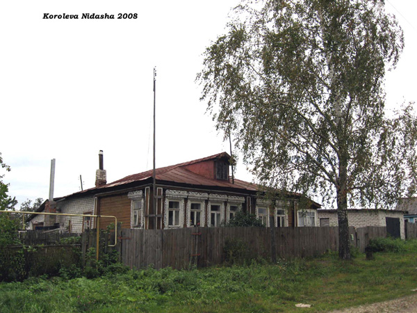 деревянные наличники дома 23 на улице 8-го Марта в Лакинске в Собинском районе Владимирской области фото vgv