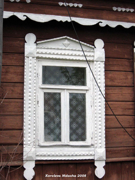деревянные резные наличники дома 32 на улице 8-го Марта в Лакинске в Собинском районе Владимирской области фото vgv