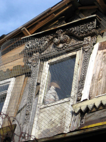 деревянные резные наличники дома 15 Октябрьского переулка в Лакинске в Собинском районе Владимирской области фото vgv
