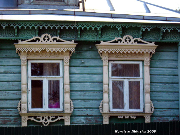 деревянные наличники дома 2 на улице Парижской Комунны в Лакинске в Собинском районе Владимирской области фото vgv
