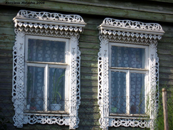 деревянные резные наличники дома 5 на улице Парижской Комунны в Лакинске в Собинском районе Владимирской области фото vgv