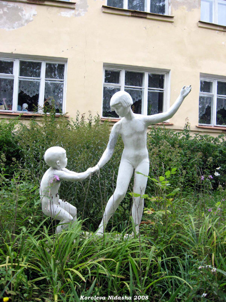 скульптурные композиции во дворе детсада 13 в Собинском районе Владимирской области фото vgv
