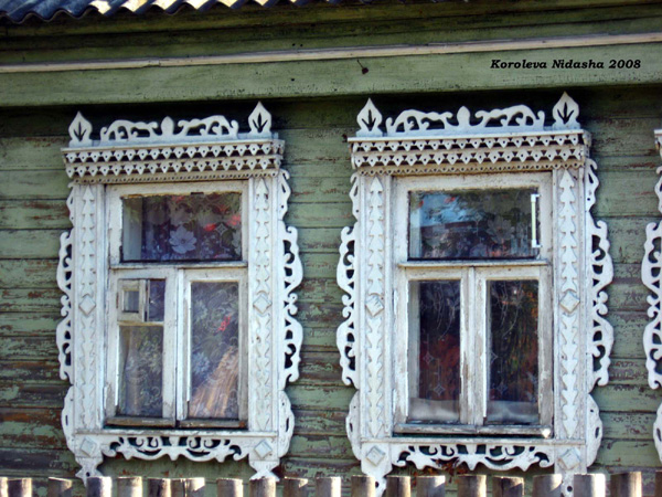 деревянные резные наличники на Садовой 22 в Лакинске в Собинском районе Владимирской области фото vgv