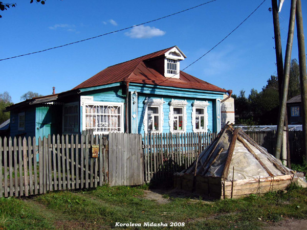 деревянные резные наличники дома 2 по Спортивному переулку в Лакинске в Собинском районе Владимирской области фото vgv