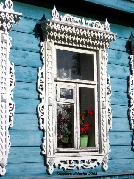 деревянные резные наличники дома 2 по Спортивному переулку в Лакинске в Собинском районе Владимирской области фото vgv