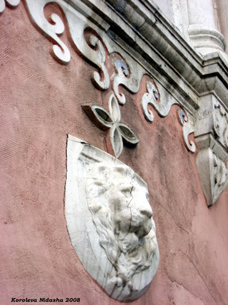 каменное убранство фасада дома 24 по ул. Ленина в Судогодском районе Владимирской области фото vgv