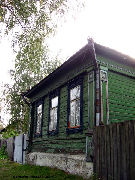 водосточная труба дома 1 на улице Береговая в Судогодском районе Владимирской области фото vgv