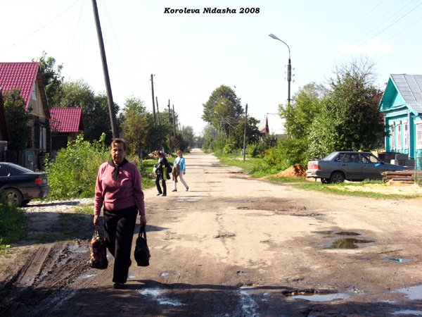 Люди на улице Октябрьской в Судогодском районе Владимирской области фото vgv